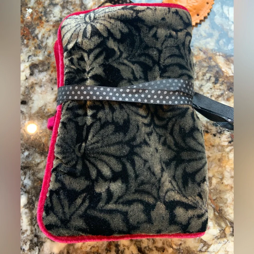 Goody Goody Beautiful “Jellyroll” Jewelry Pouch Holder - Picture 3 of 7